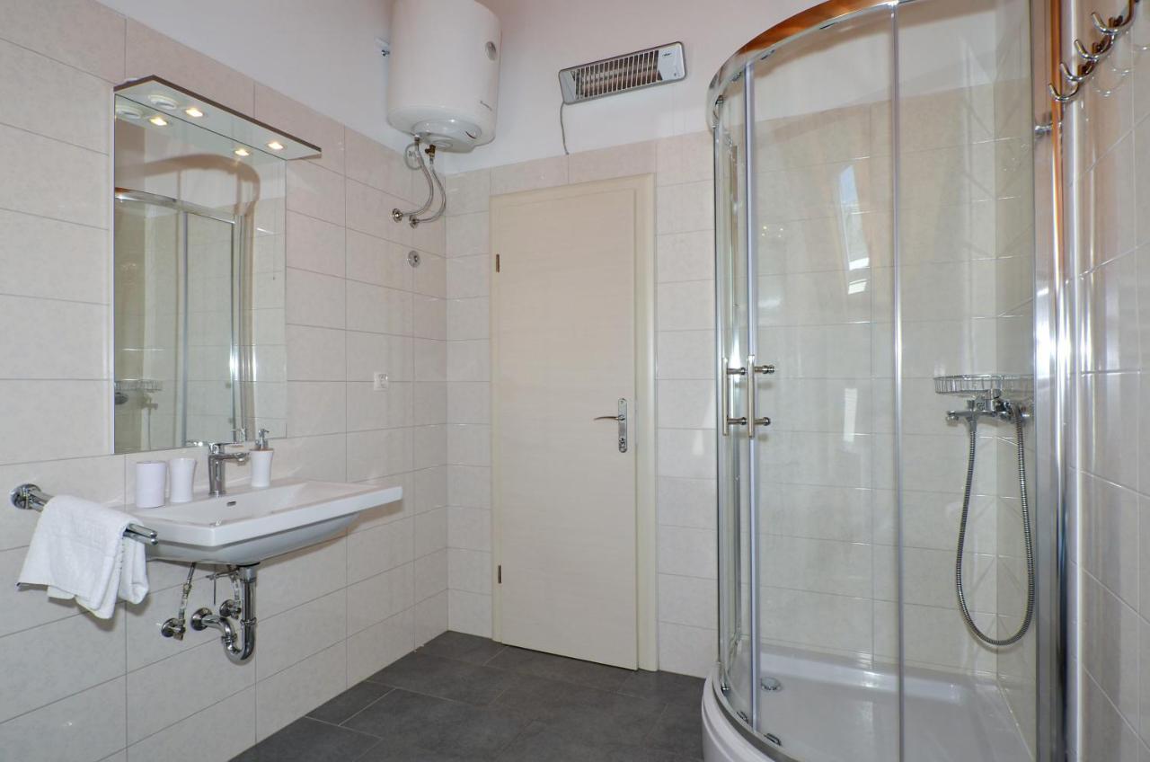 Holiday Home Nevera Kastela Exterior photo