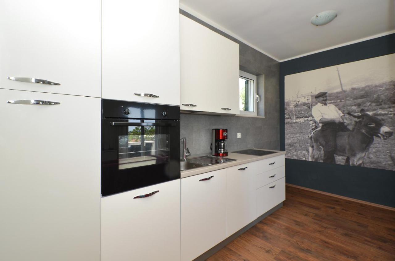 Holiday Home Nevera Kastela Exterior photo